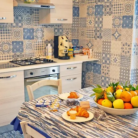 Apartment Midway House Italy *