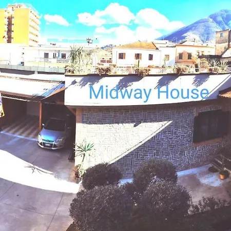 Apartment Midway House Italy *